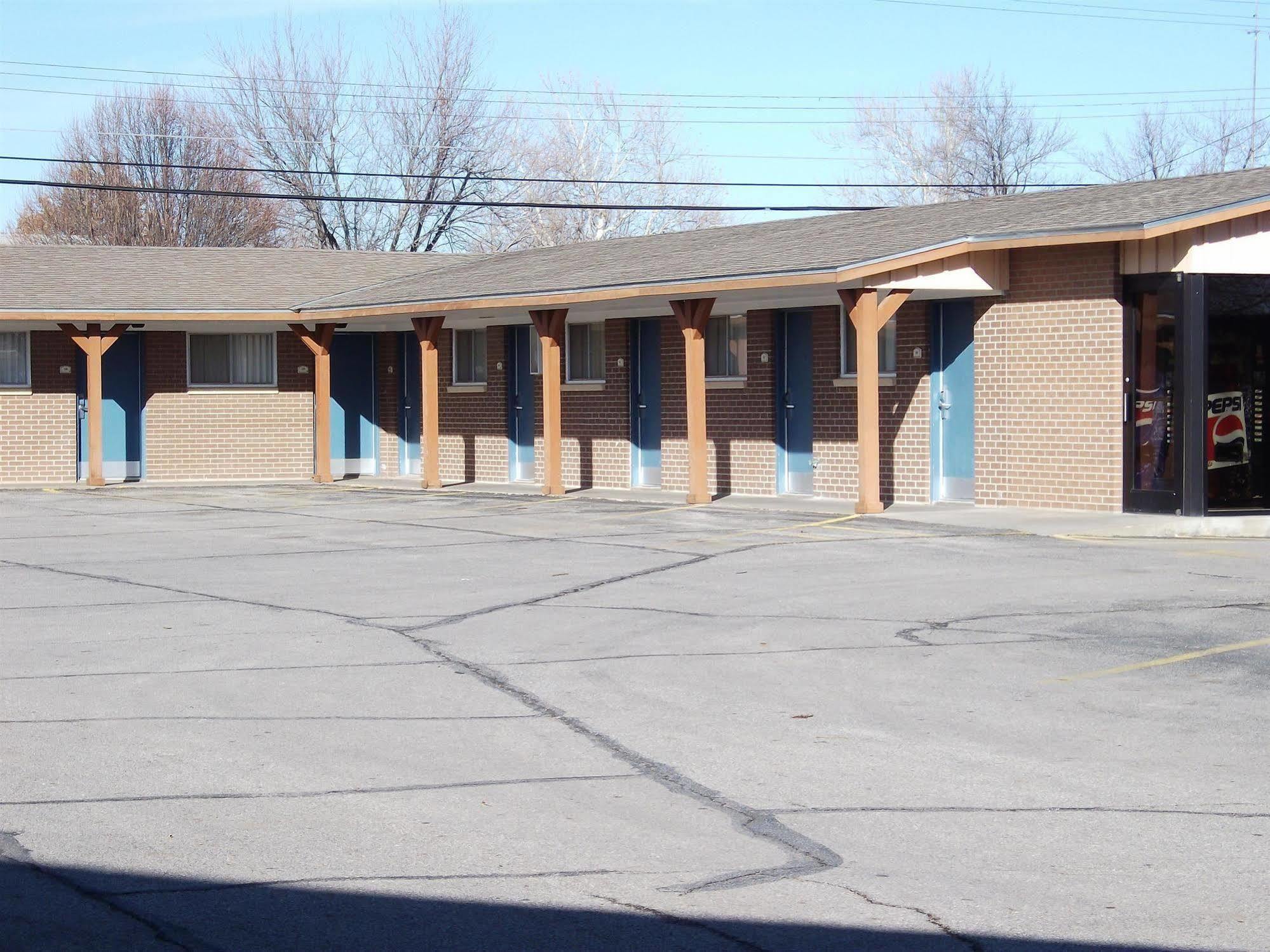 Townsman Inn Larned Exterior foto